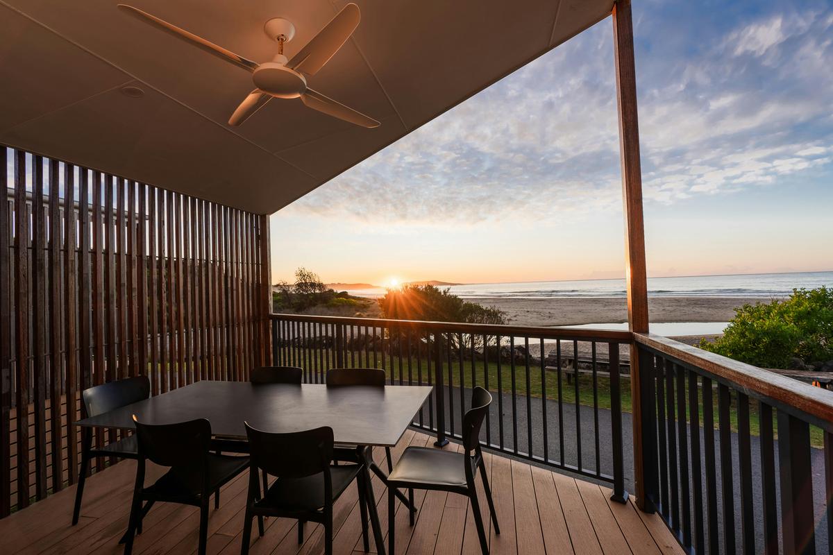 Premium Beachfront Villa | Tasman Holiday Parks - Racecourse Beach