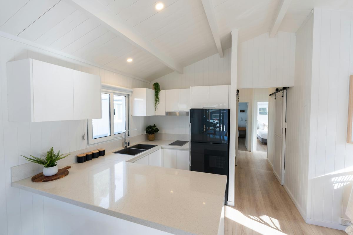 Deluxe Beachfront Villa | Tasman Holiday Parks - Racecourse Beach