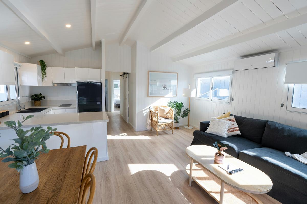 Deluxe Beachfront Villa | Tasman Holiday Parks - Racecourse Beach