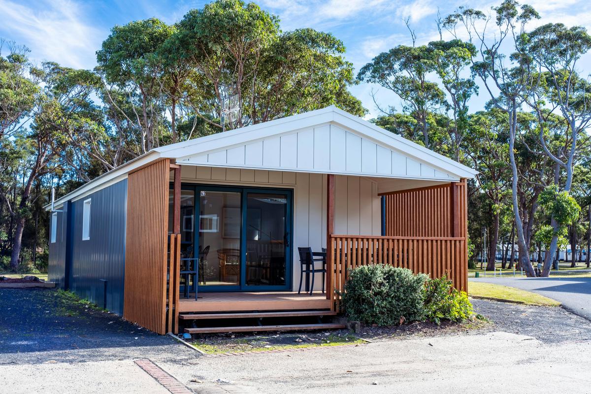 Deluxe Villa (3BR ) | Tasman Holiday Parks - Racecourse Beach