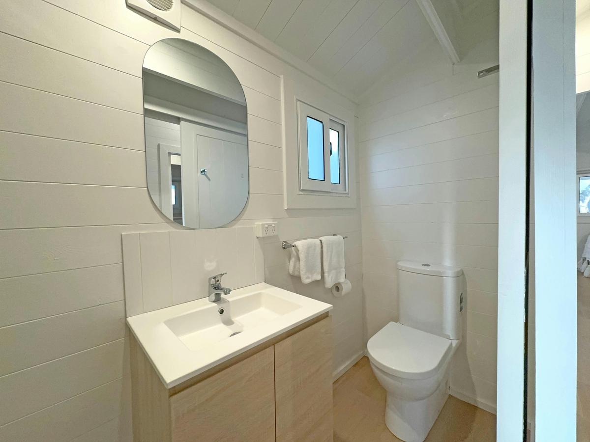 Deluxe Poolside Villa (2BR) | Tasman Holiday Parks - Racecourse Beach