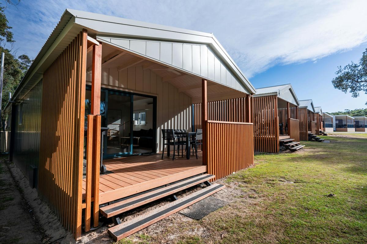 Deluxe Beachfront Villa | Tasman Holiday Parks - Racecourse Beach