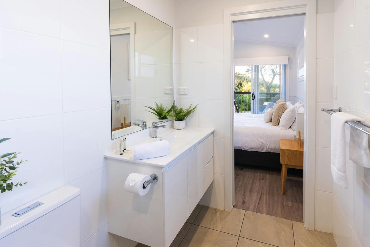 Premium Beachfront Villa (3BR) | Tasman Holiday Parks - Racecourse Beach