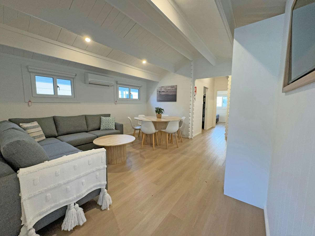 Deluxe Poolside Villa (2BR) | Tasman Holiday Parks - Racecourse Beach