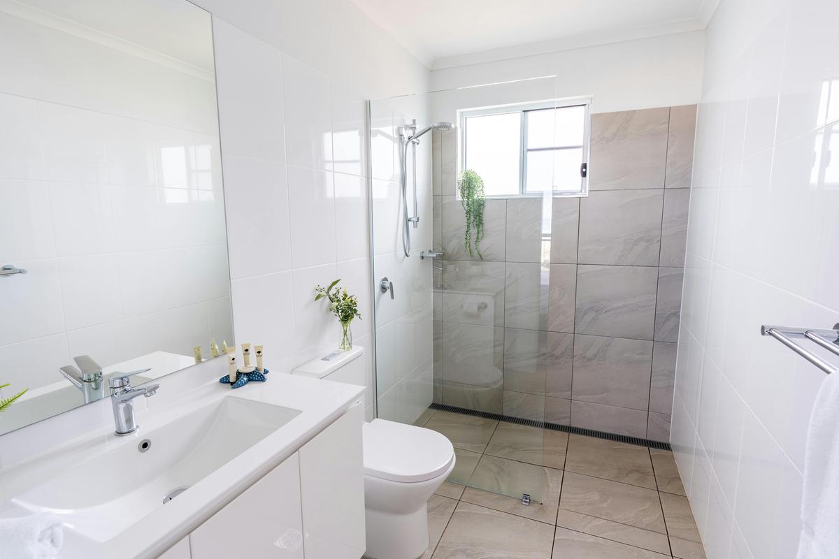 Premium Beachfront Villa | Tasman Holiday Parks - Racecourse Beach