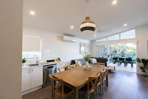 Premium Beachfront Villa (3BR) | Tasman Holiday Parks - Racecourse Beach
