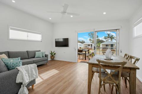 Deluxe Family Villa (2BR) | Tasman Holiday Parks - Racecourse Beach