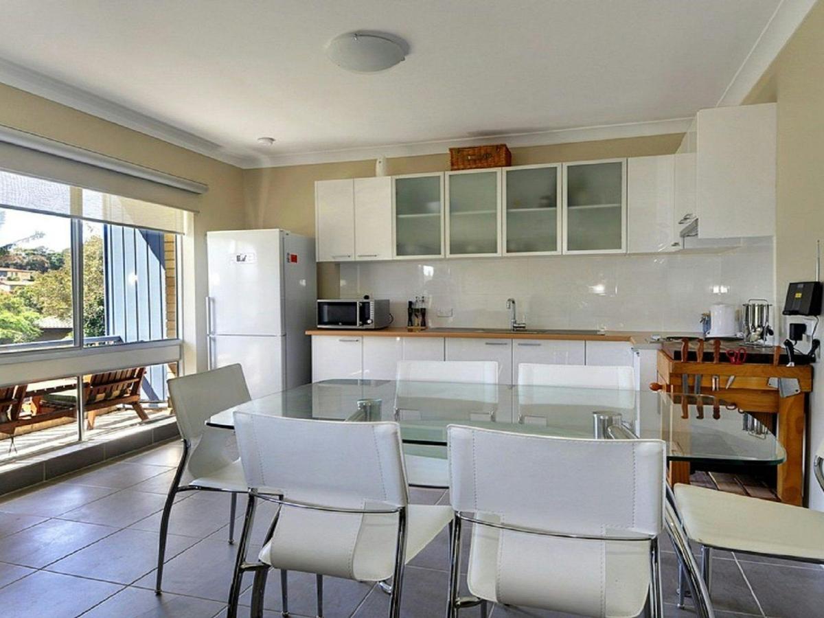Covered Outdoor Area, Kitchen, Microwave Oven, Refrigerator