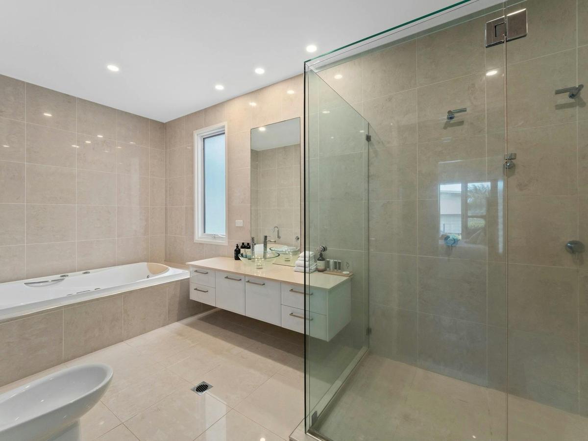 Master ensuite