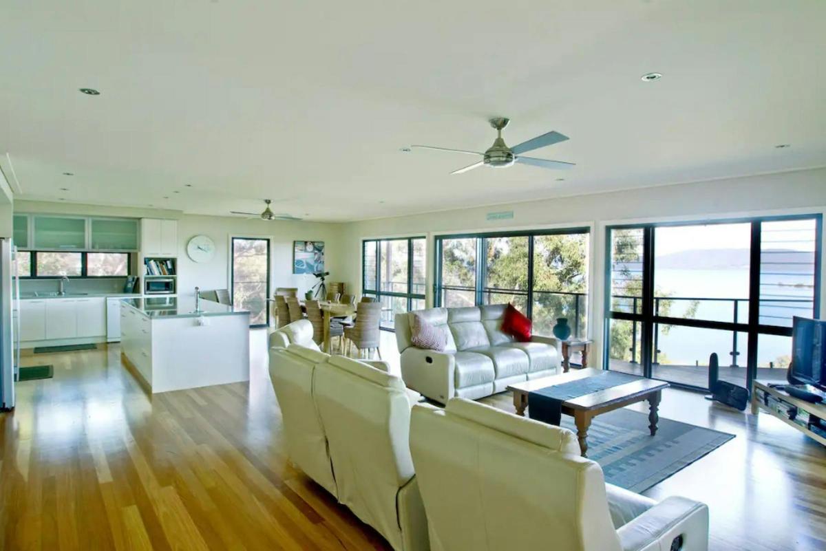 Lounge room
