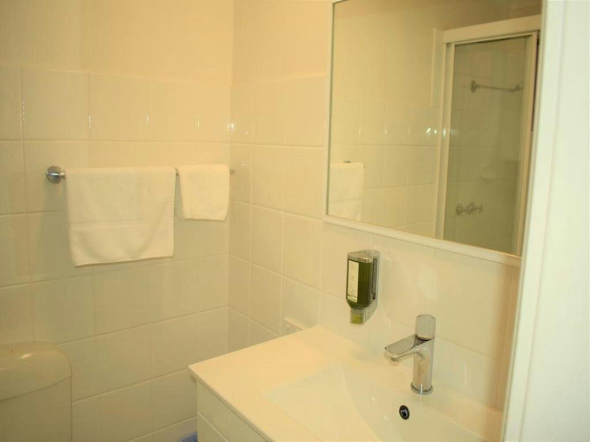 Queen Bathroom