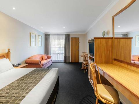 Deluxe Queen Room