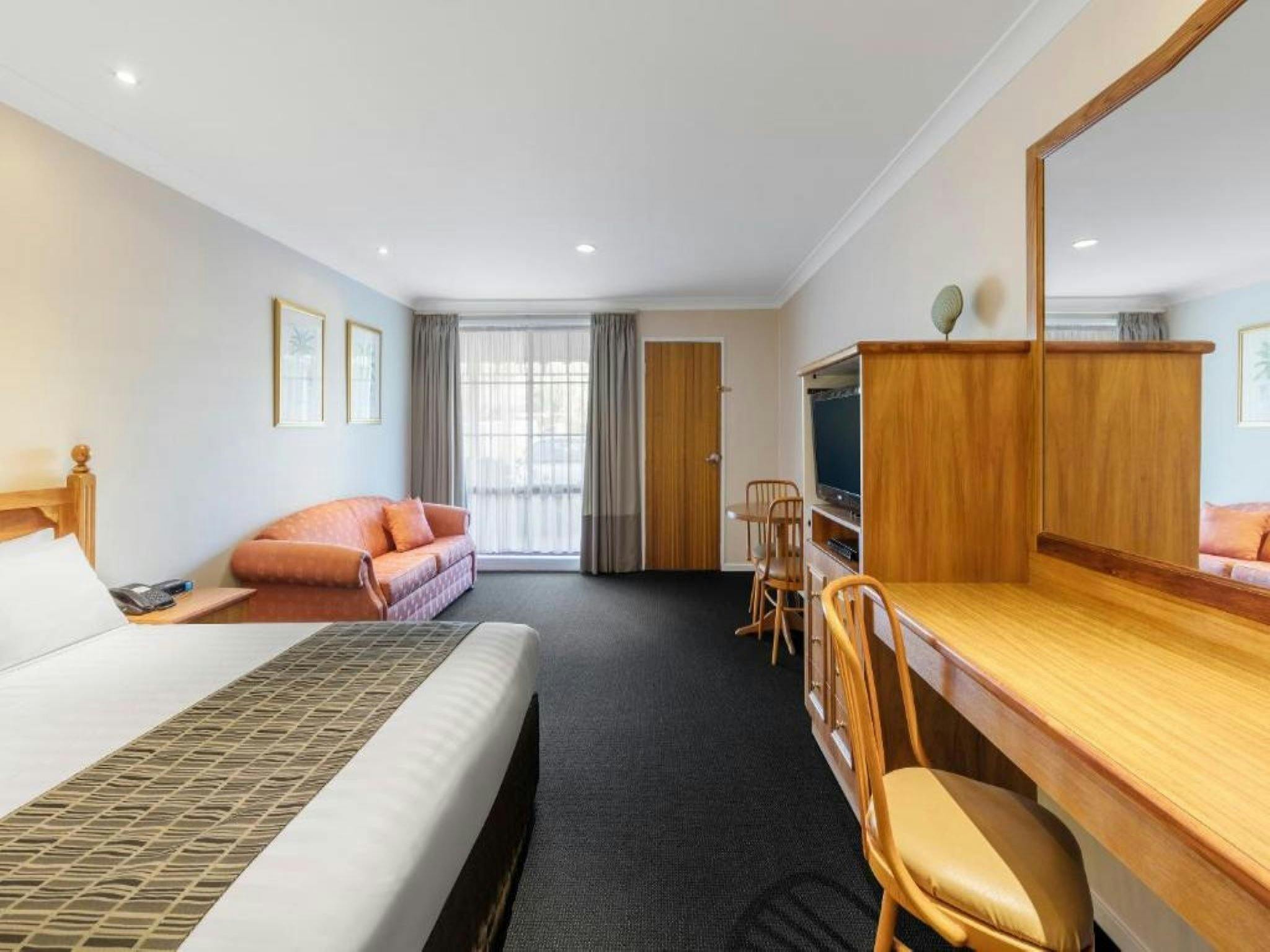 Deluxe Queen Room