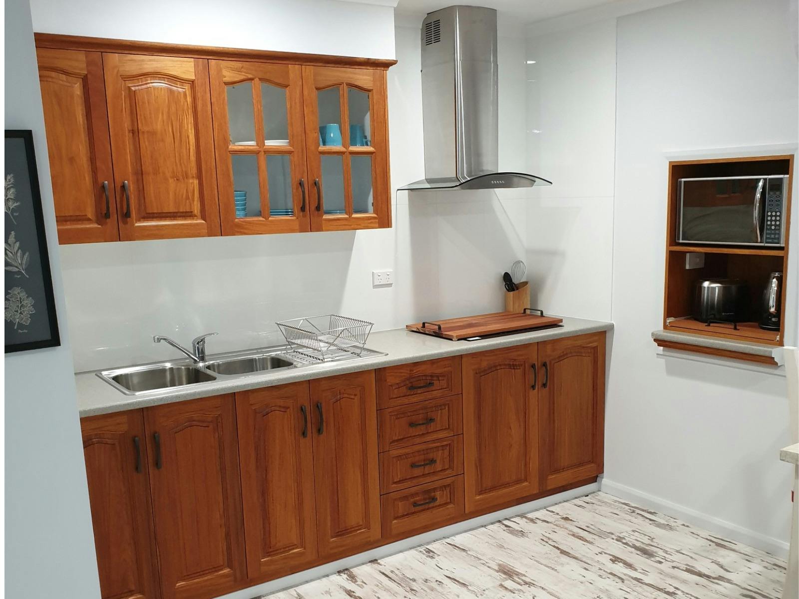 Behind the Hedge studio accommodation kitchen