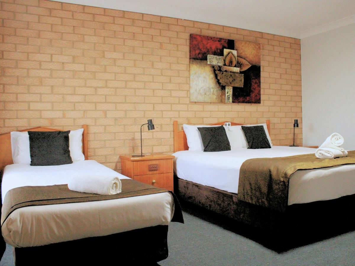AALANA MOTOR INN…