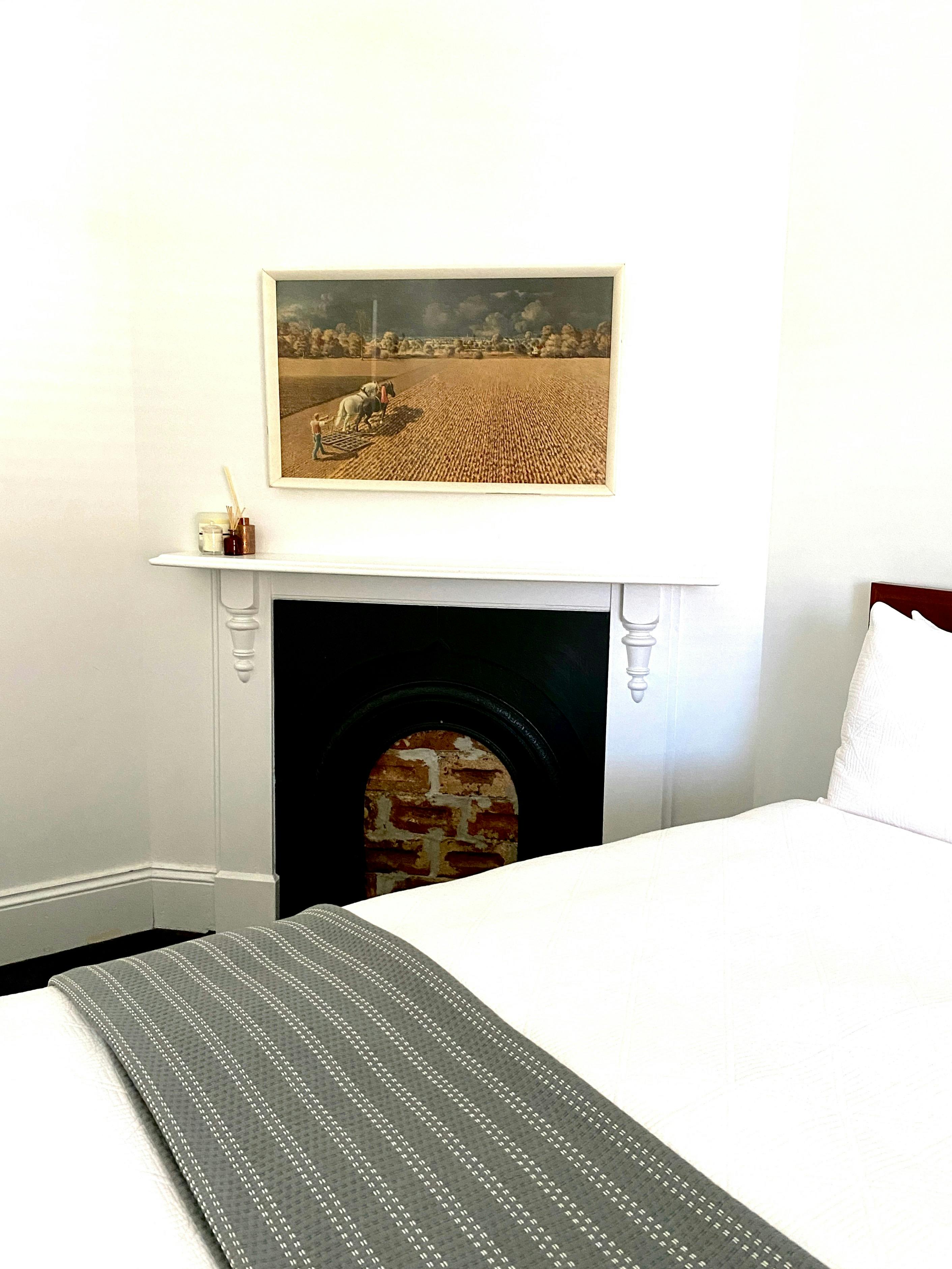 Queen Bedroom - Cottage