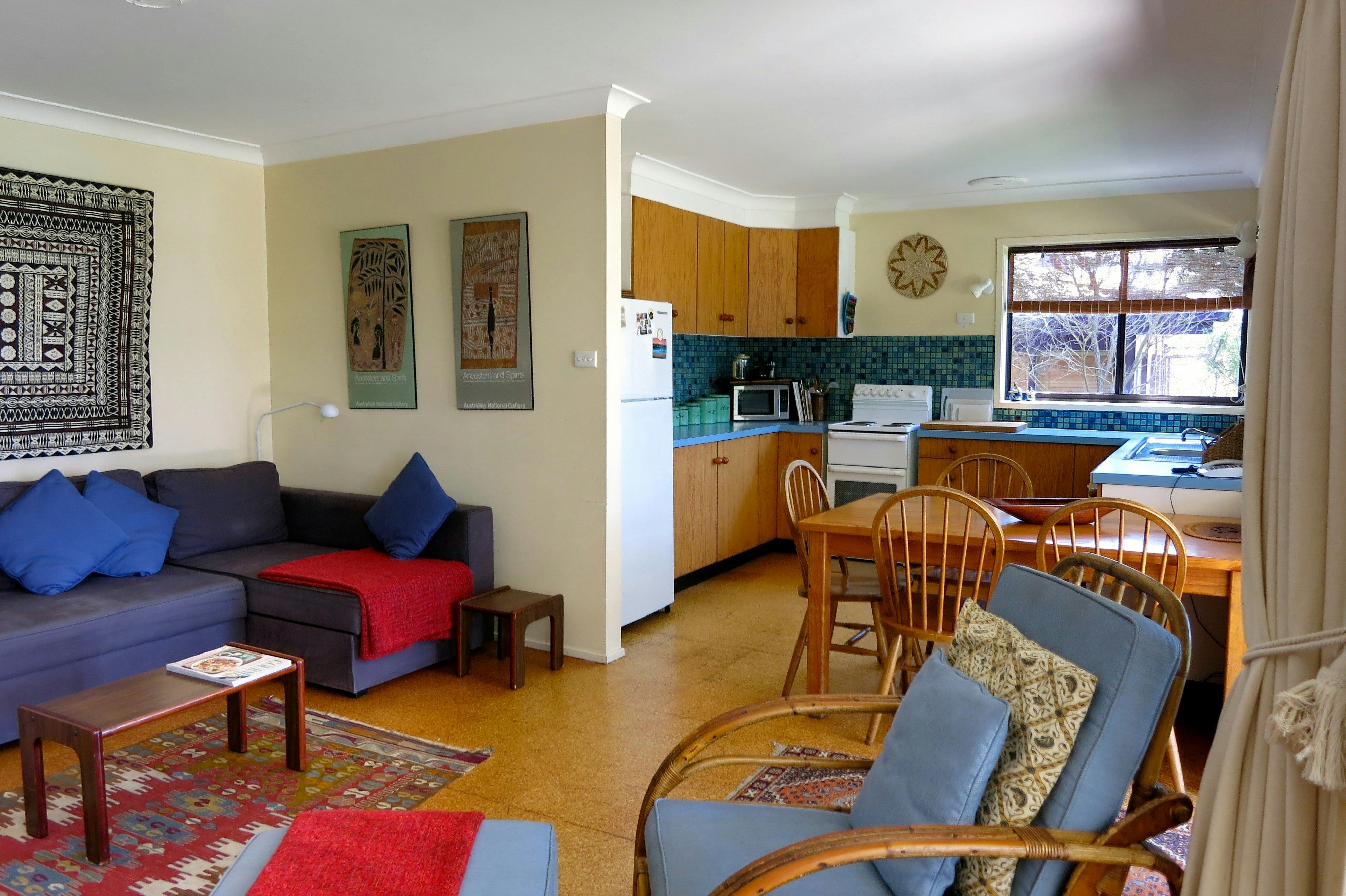 Well equiped kitchen, comfortable lounge room with vie to the ocean