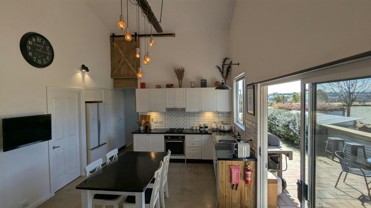 Abercrombie Ridge: The Lodge - Fully self contained kitchen