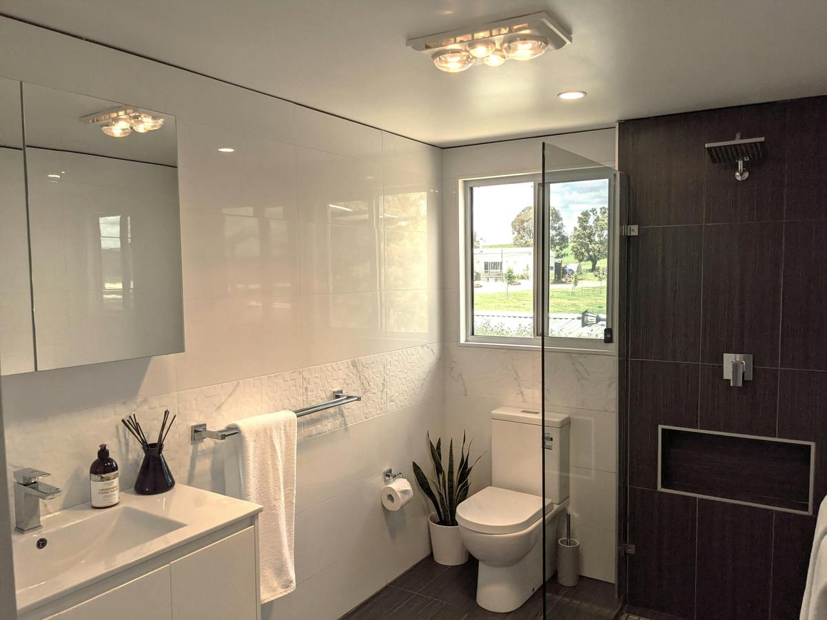 Abercrombie Ridge: The Lodge - Accessible bathrooms