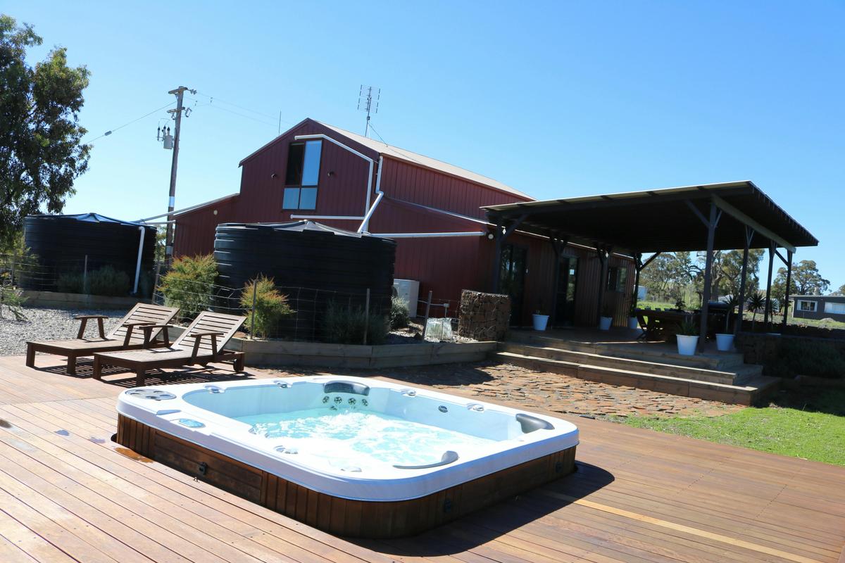 The Barn with your own private hot tub