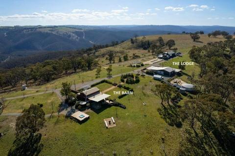 Abercrombie Ridge: Ariel view of both houses