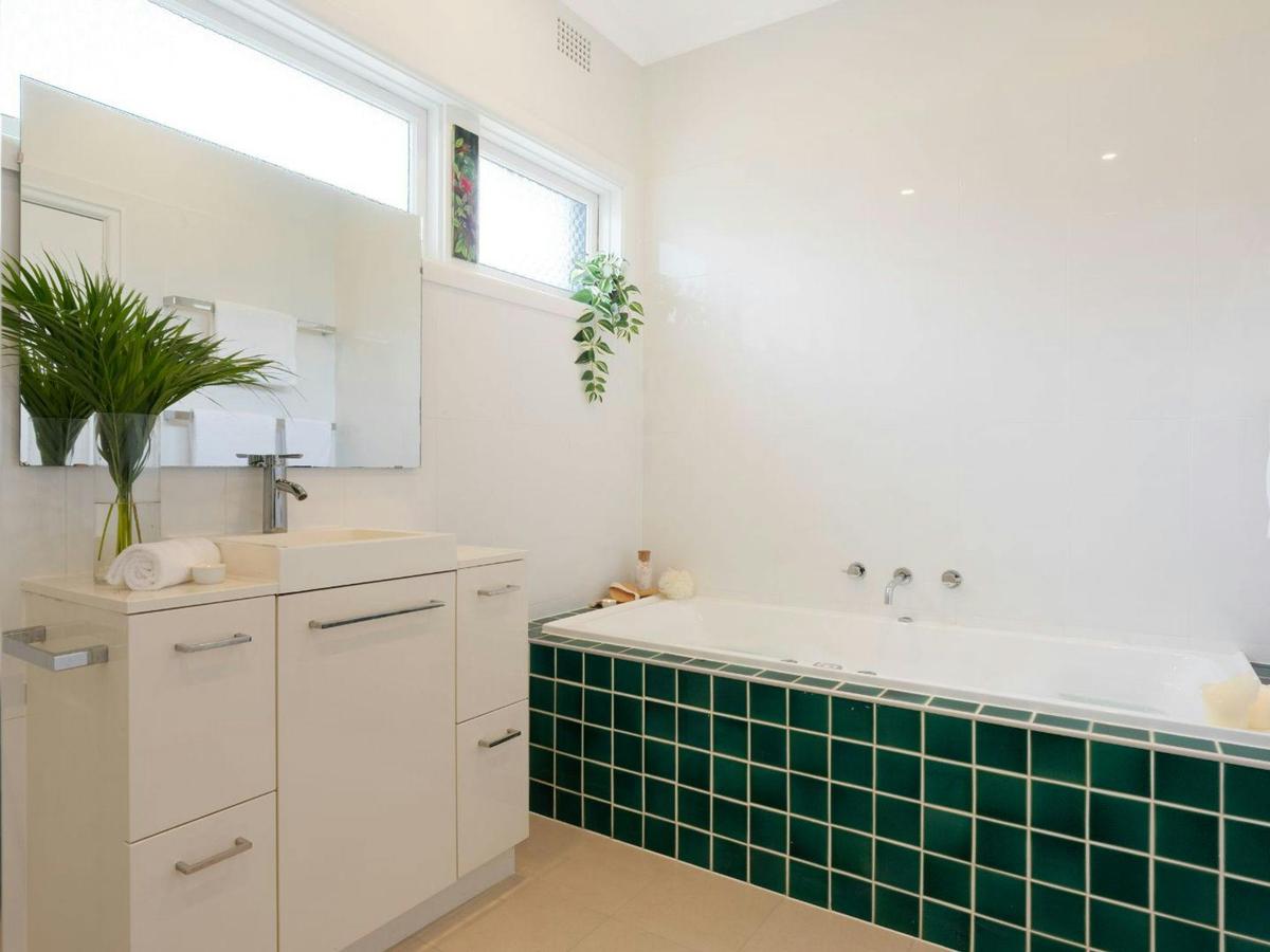 Bathroom | Bathtub