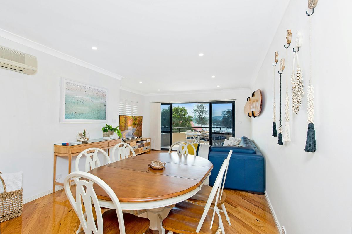 Open plan dining and lounge
