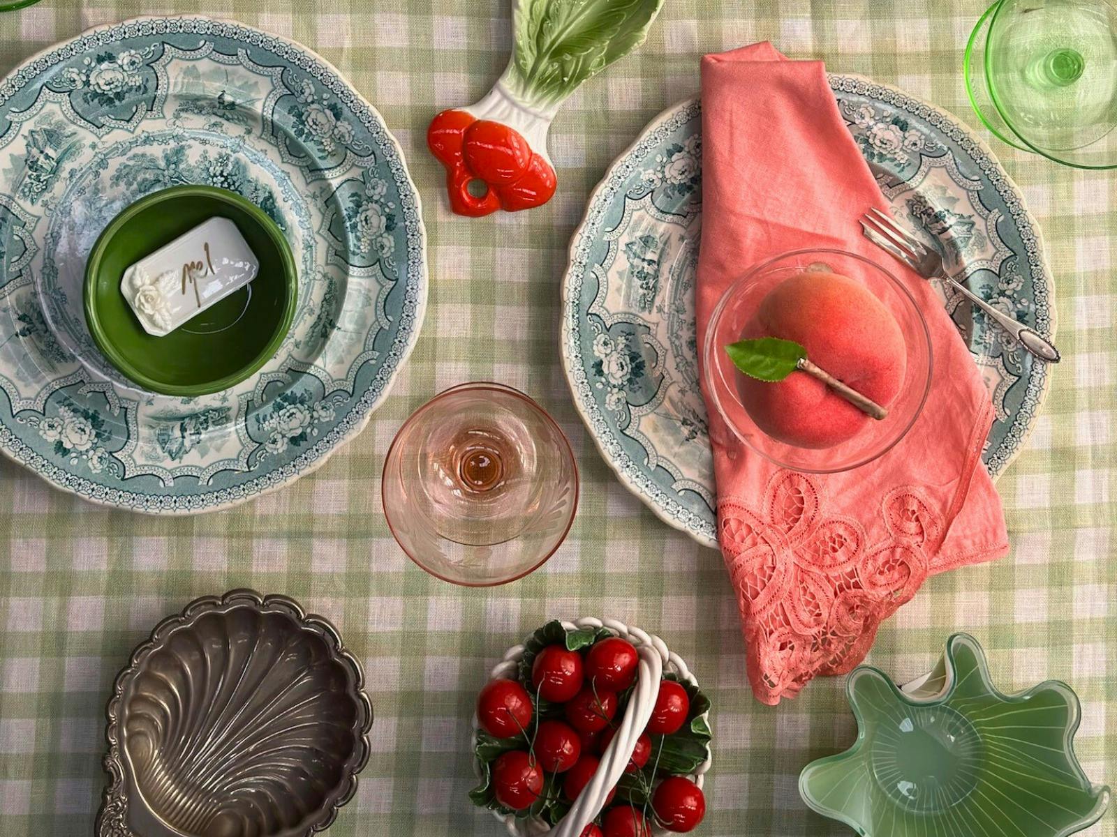 Creating a unique dining setting uis part of the great joy of entertaining.