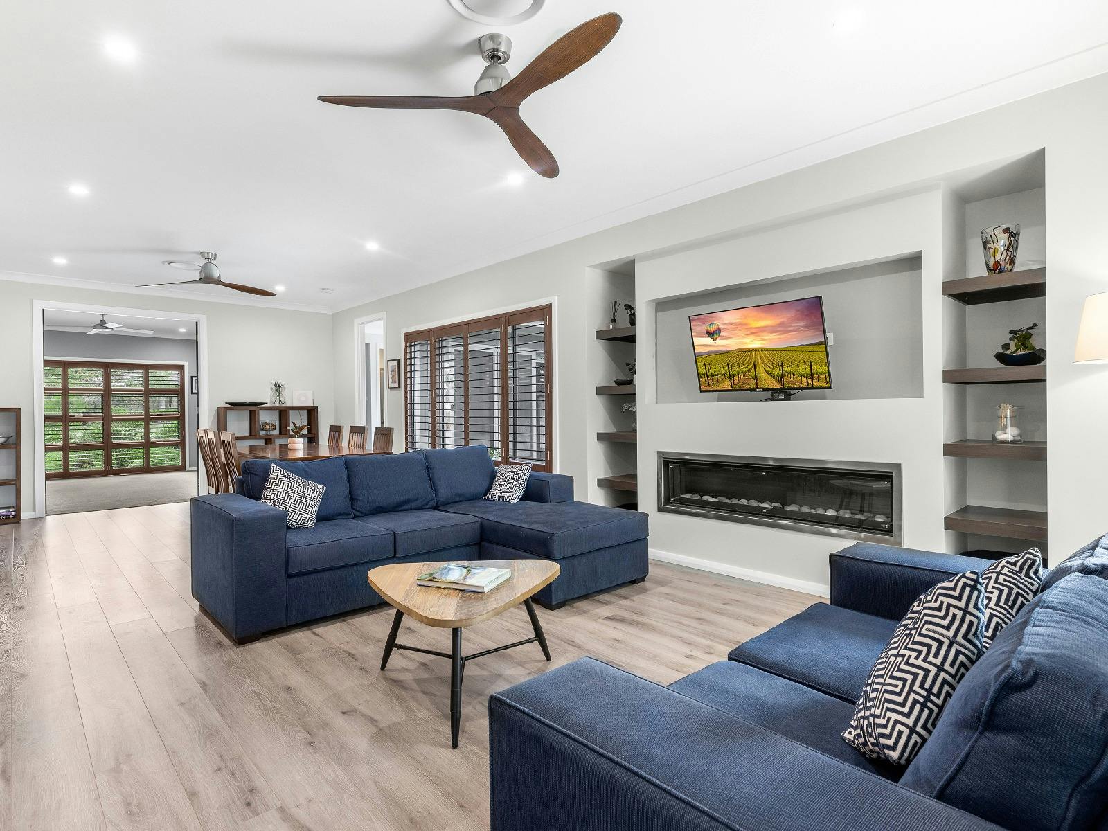 Alkira at The Vintage lounge romo with fireplace