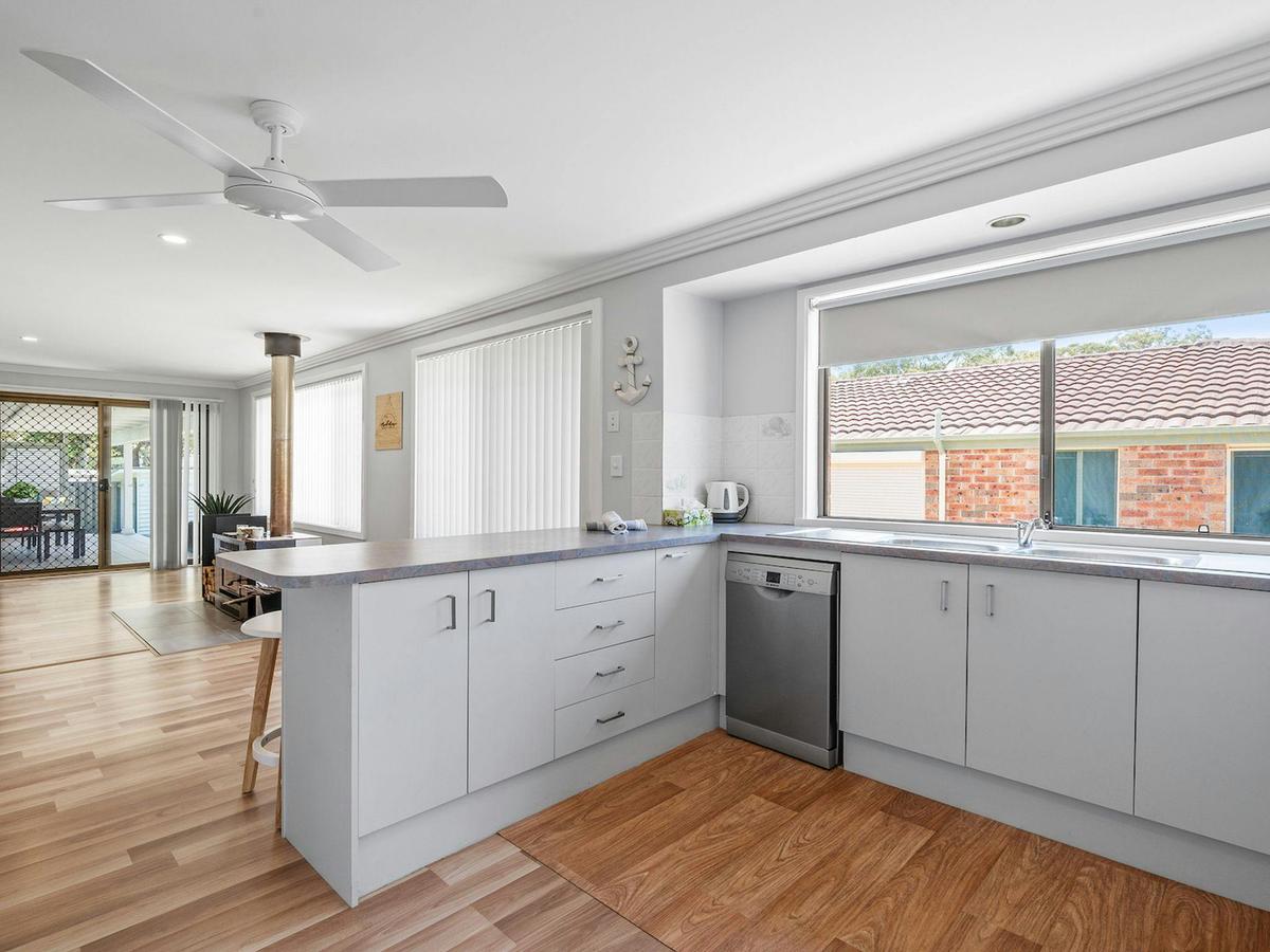 Coffee Machine, Dishwasher, Kitchen, Microwave Oven, Oven, Refrigerator