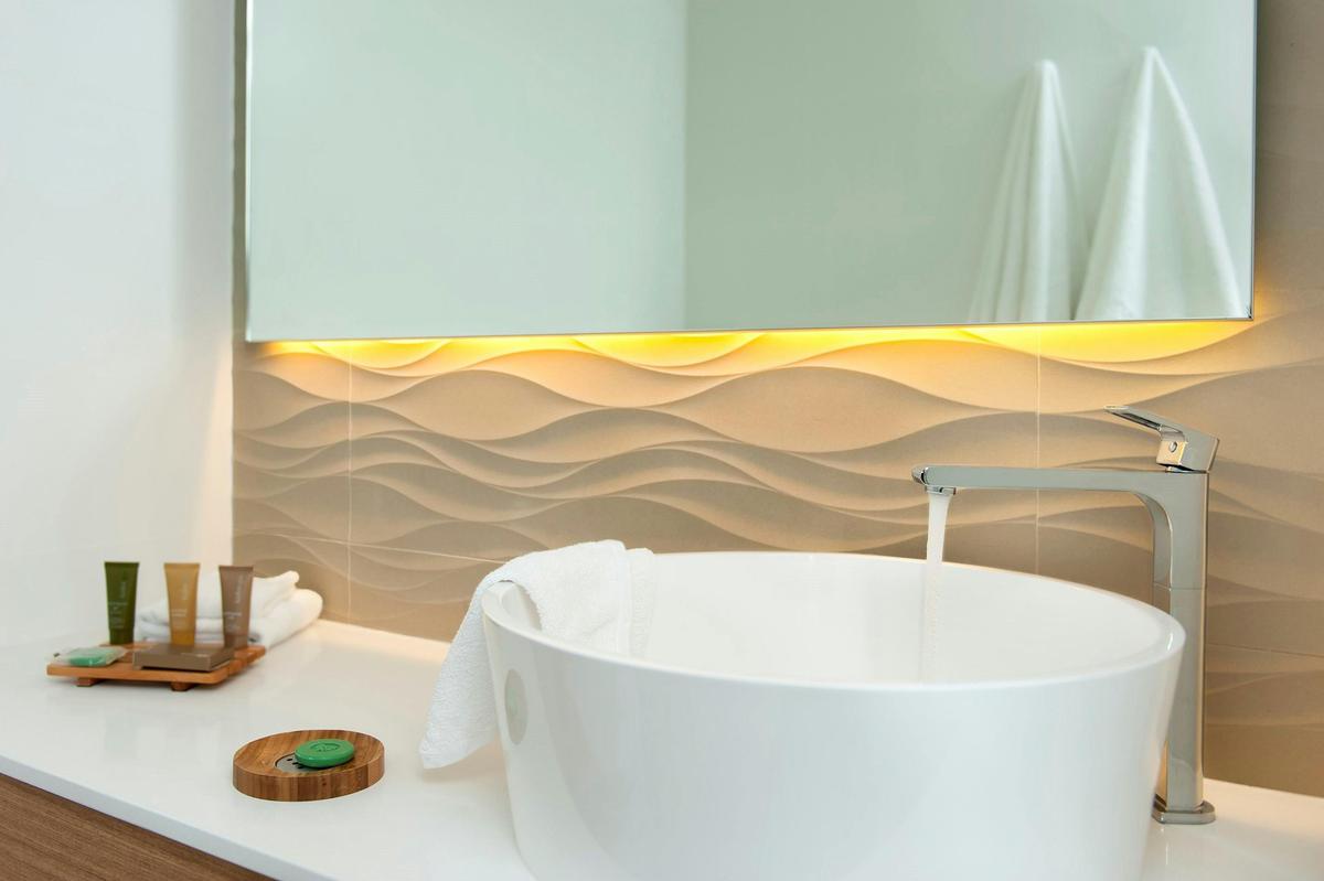 Twin Queen Studio - Guest Bathroom