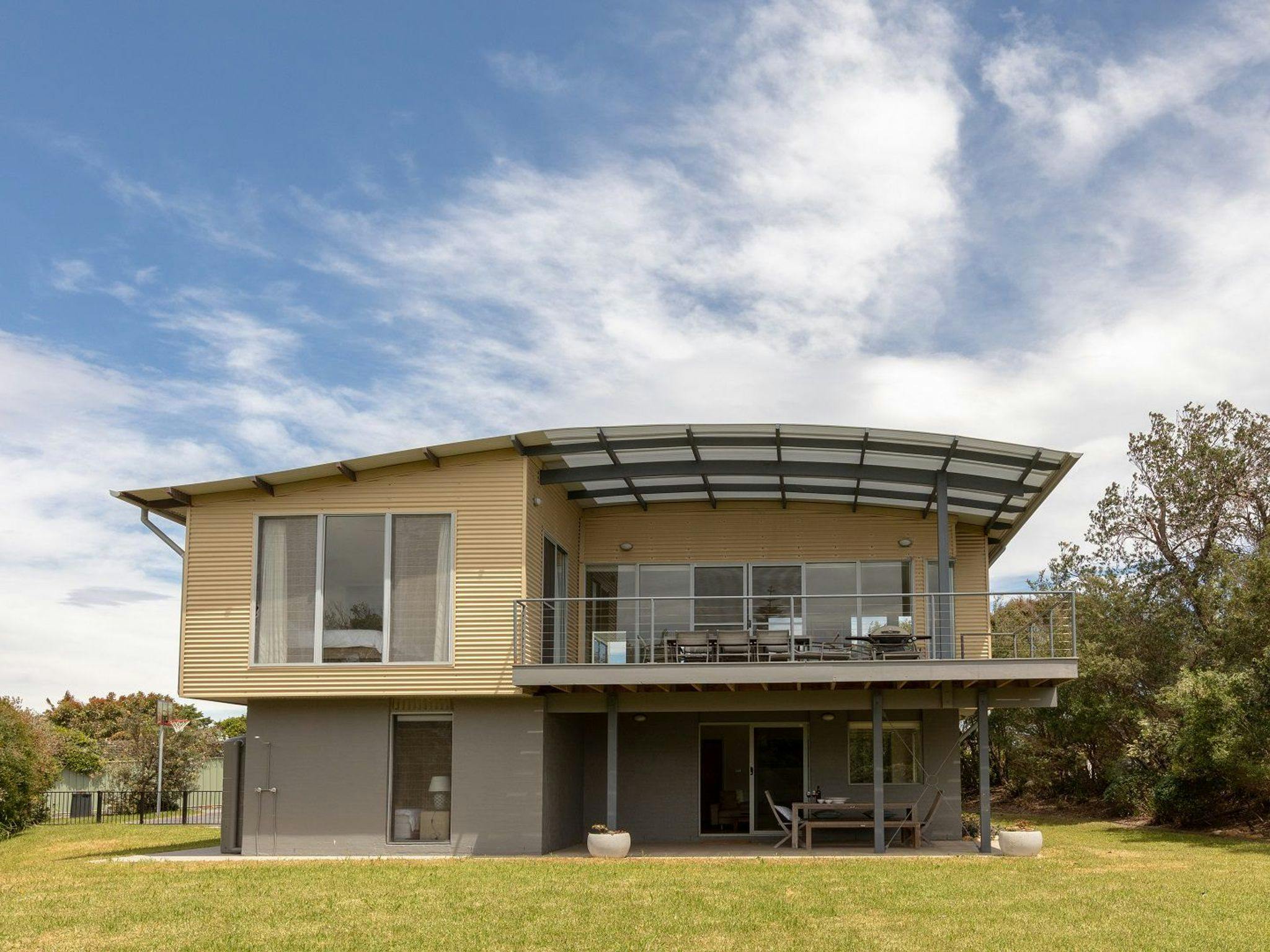 400m to skate park, 1.4 km to Bowling and Recreation club, Parking - Driveway, Parking - off street,