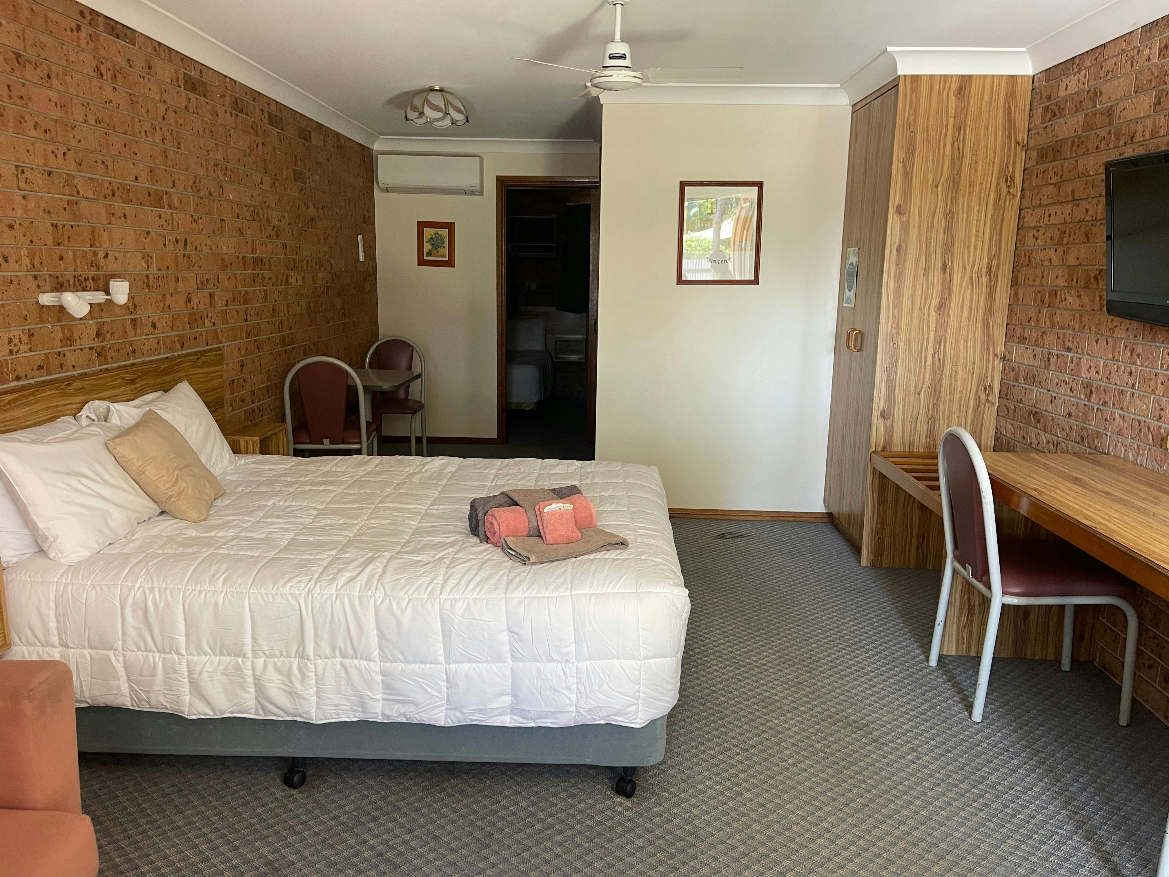 Alyn Motel Queen Room