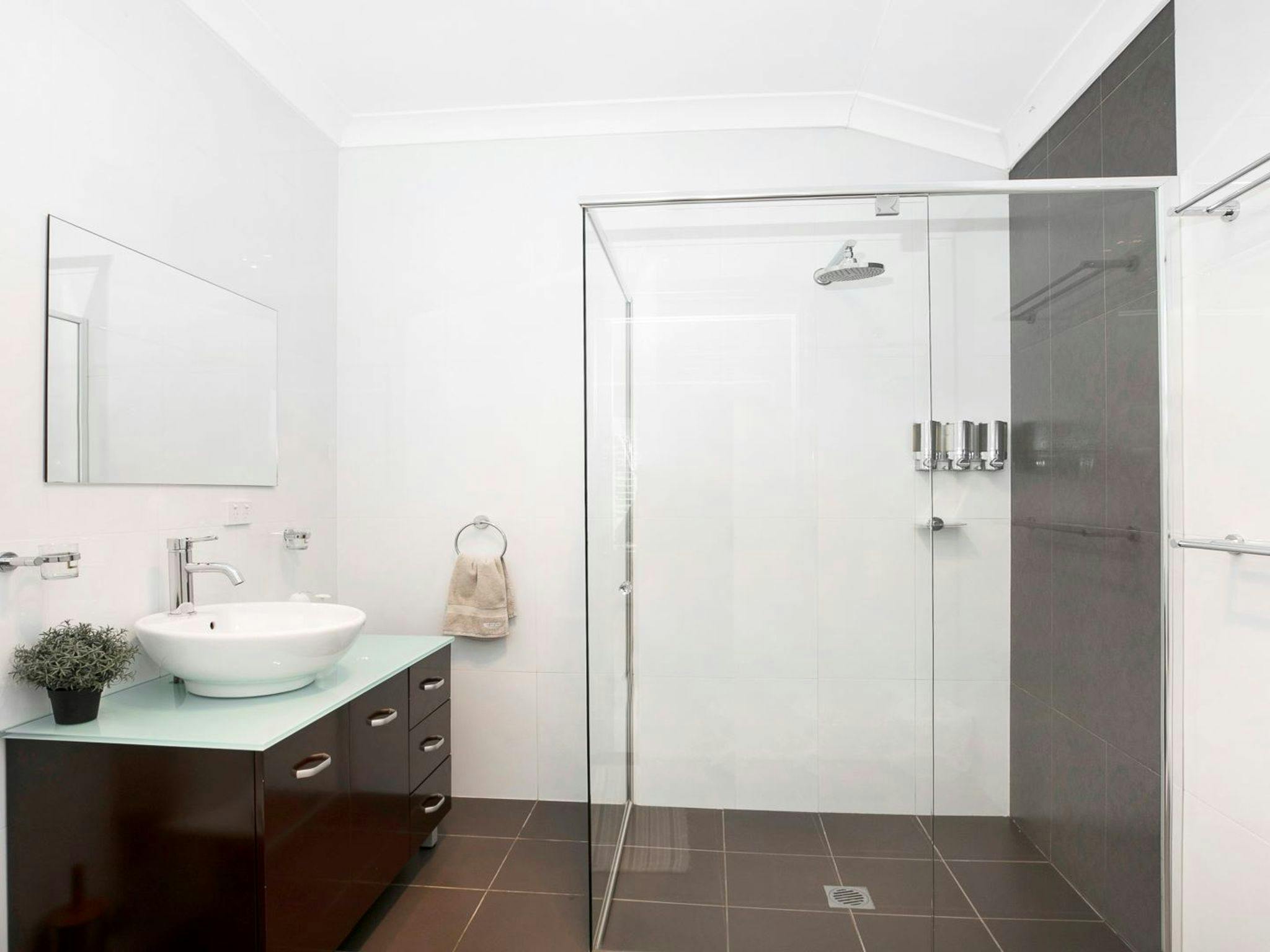 Bath Tub, Clothes Dryer, Hairdryer, Washing Machine