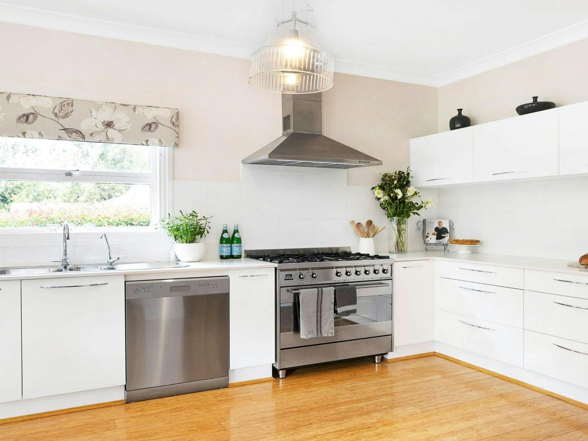 Coffee Machine, Dishwasher, Kitchen, Microwave Oven, Oven, Refrigerator