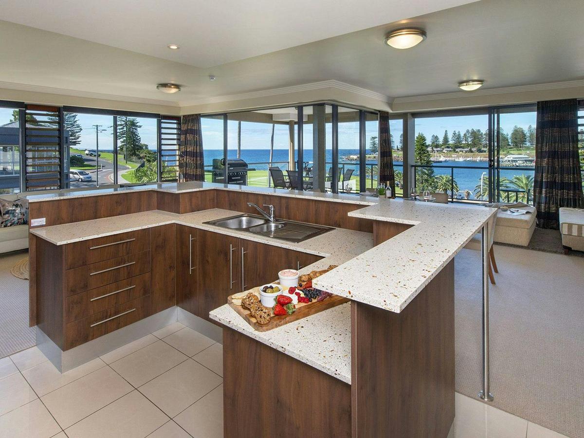 Dishwasher, Kitchen, Microwave Oven, Oven, Refrigerator, Views