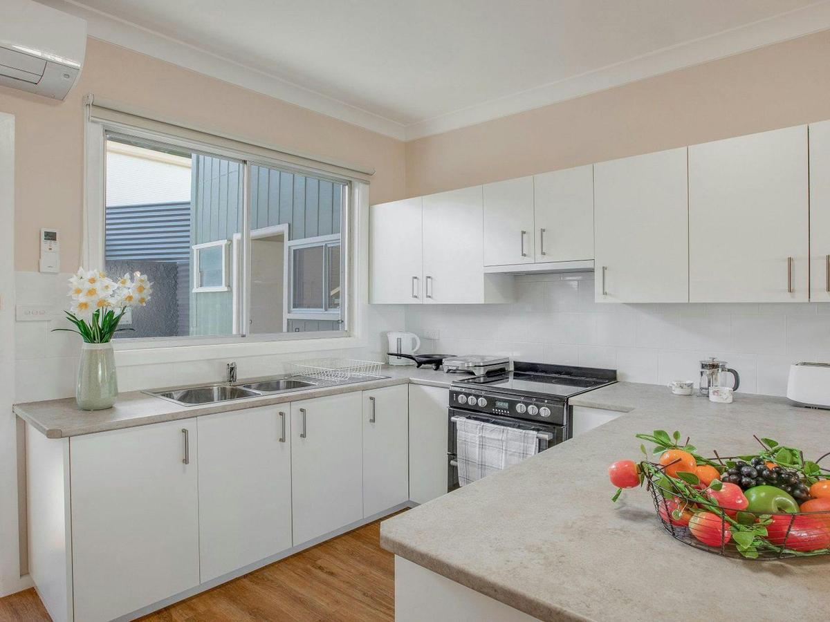 Kitchen, Microwave Oven, Oven