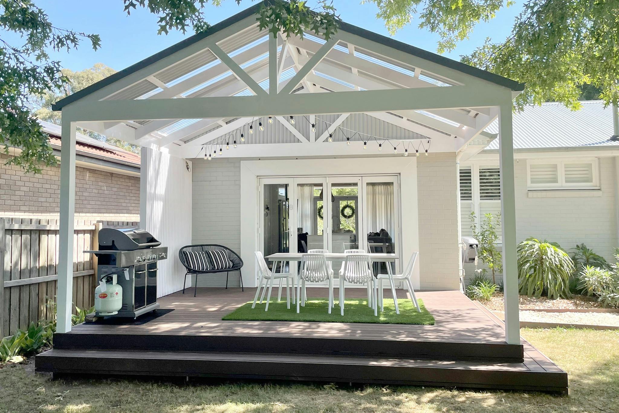 Back alfresco dining