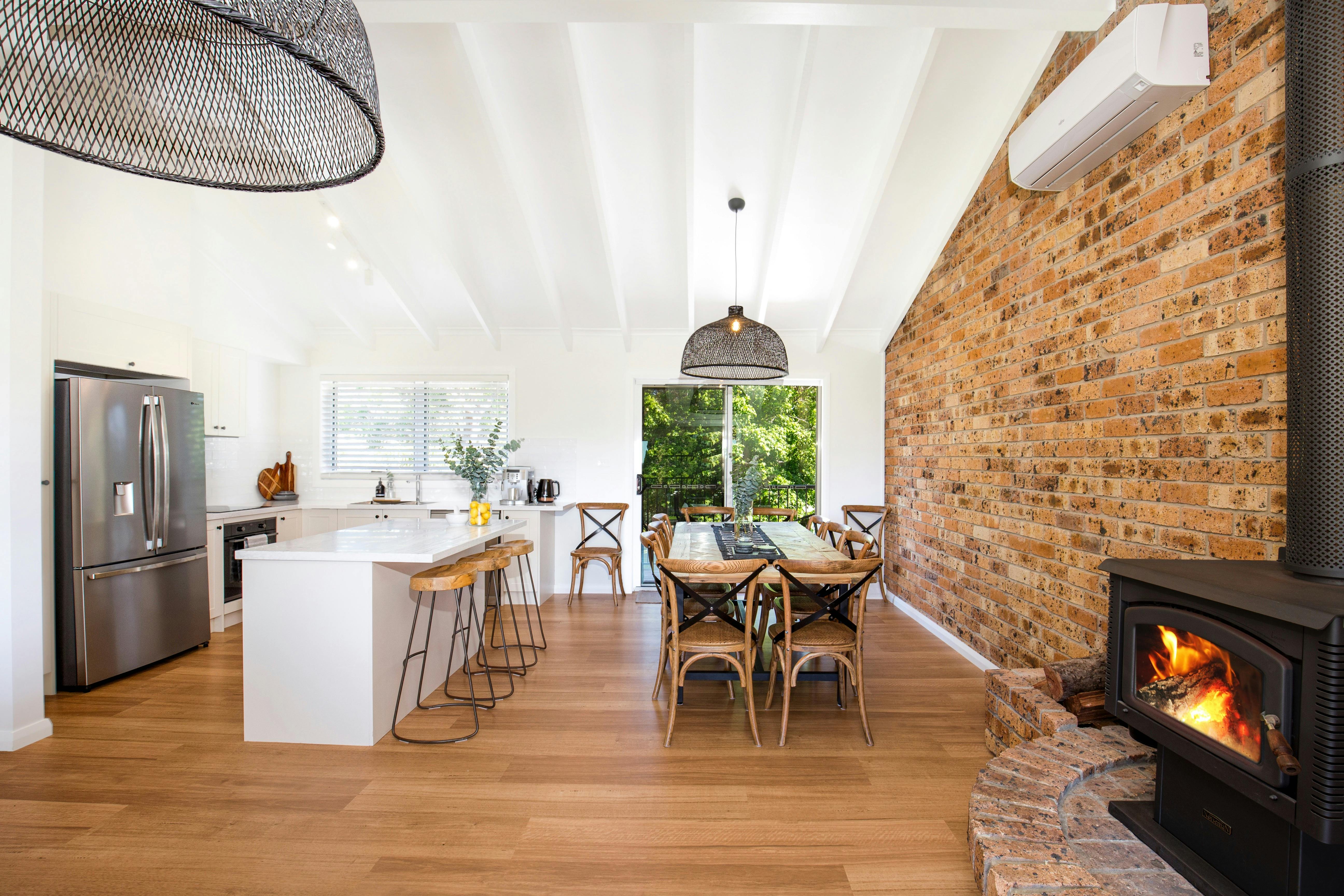 Kitchen & Dining Area