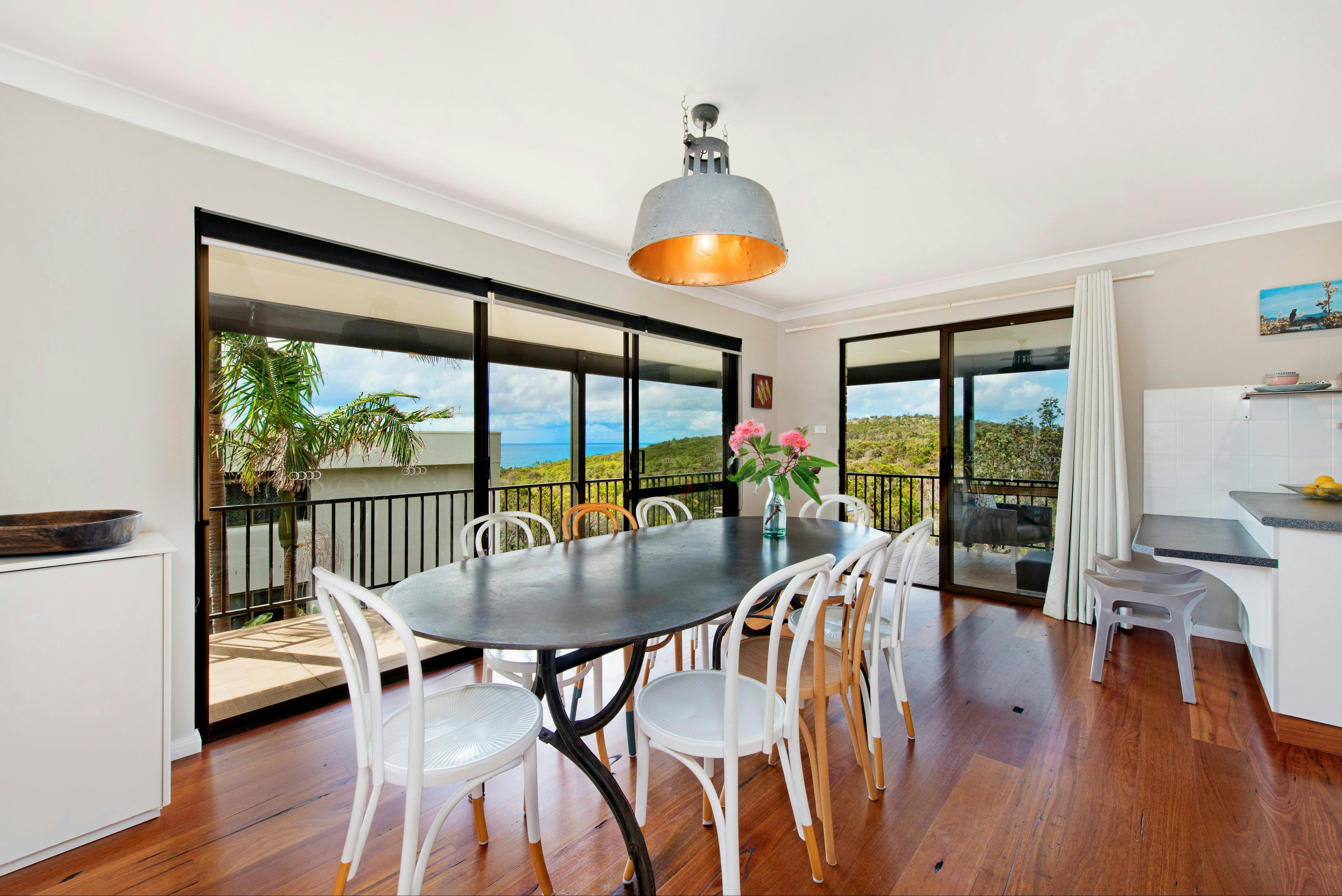 Apricari - dining area