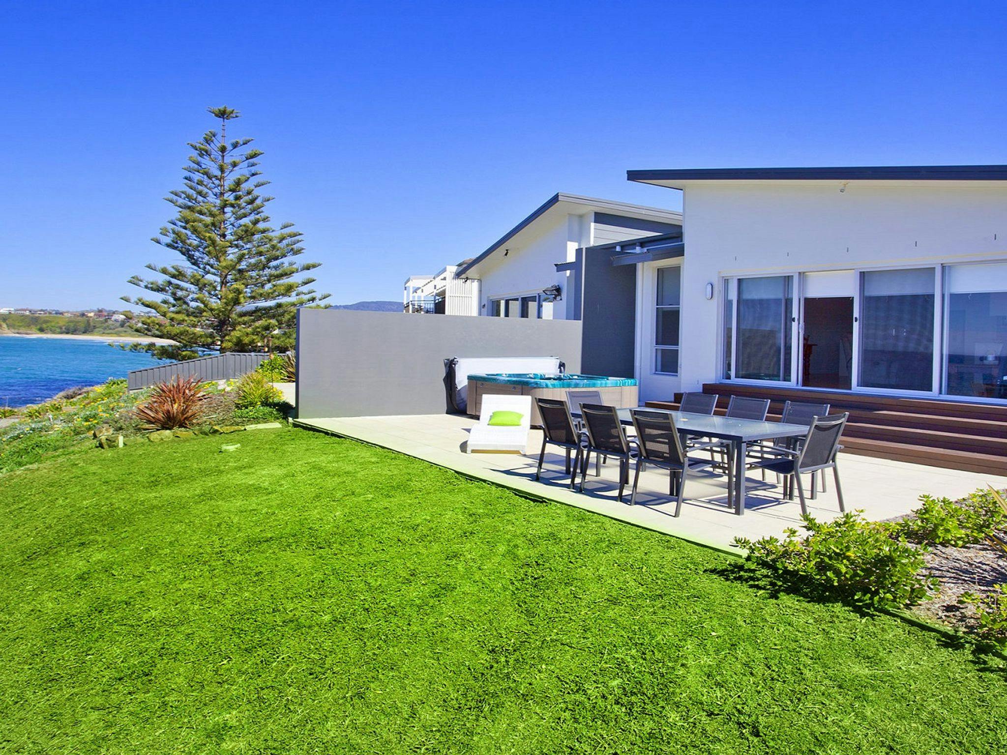 Outdoor dining seating, dining with a view