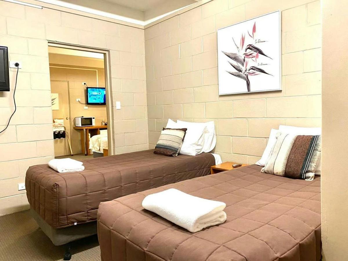 Two Bed-room Suite for 4 Room 2