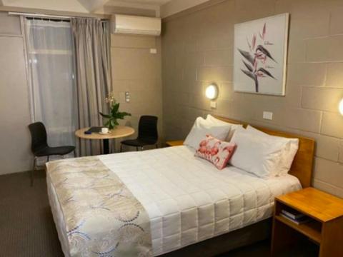 Apollo Motel Deluxe Two Bedroom Suite Queen Bed