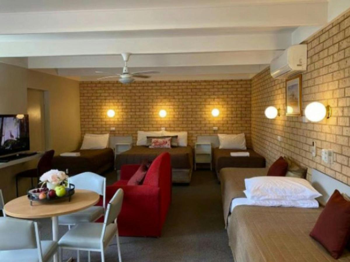 Apollo Motel Large Family Suite