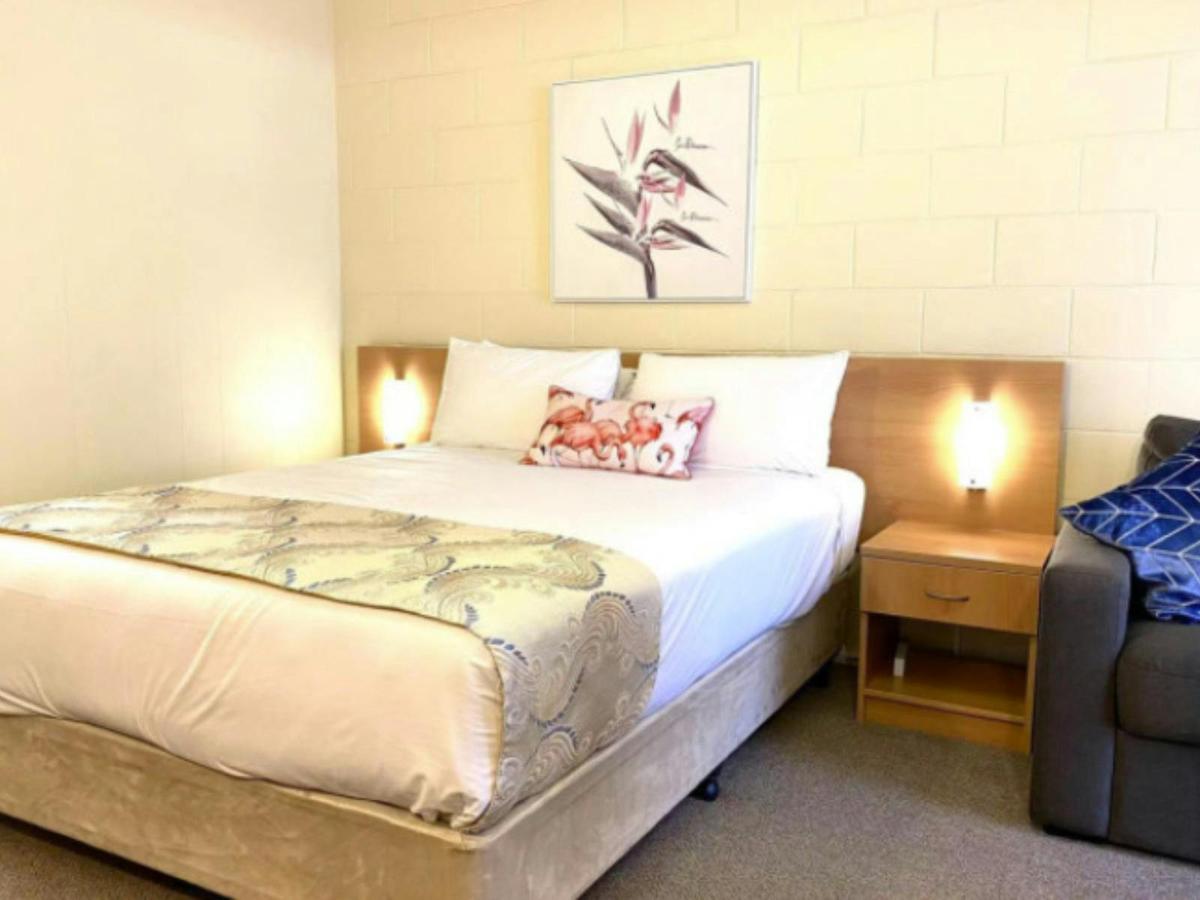 Apollo Motel Deluxe Queen Room