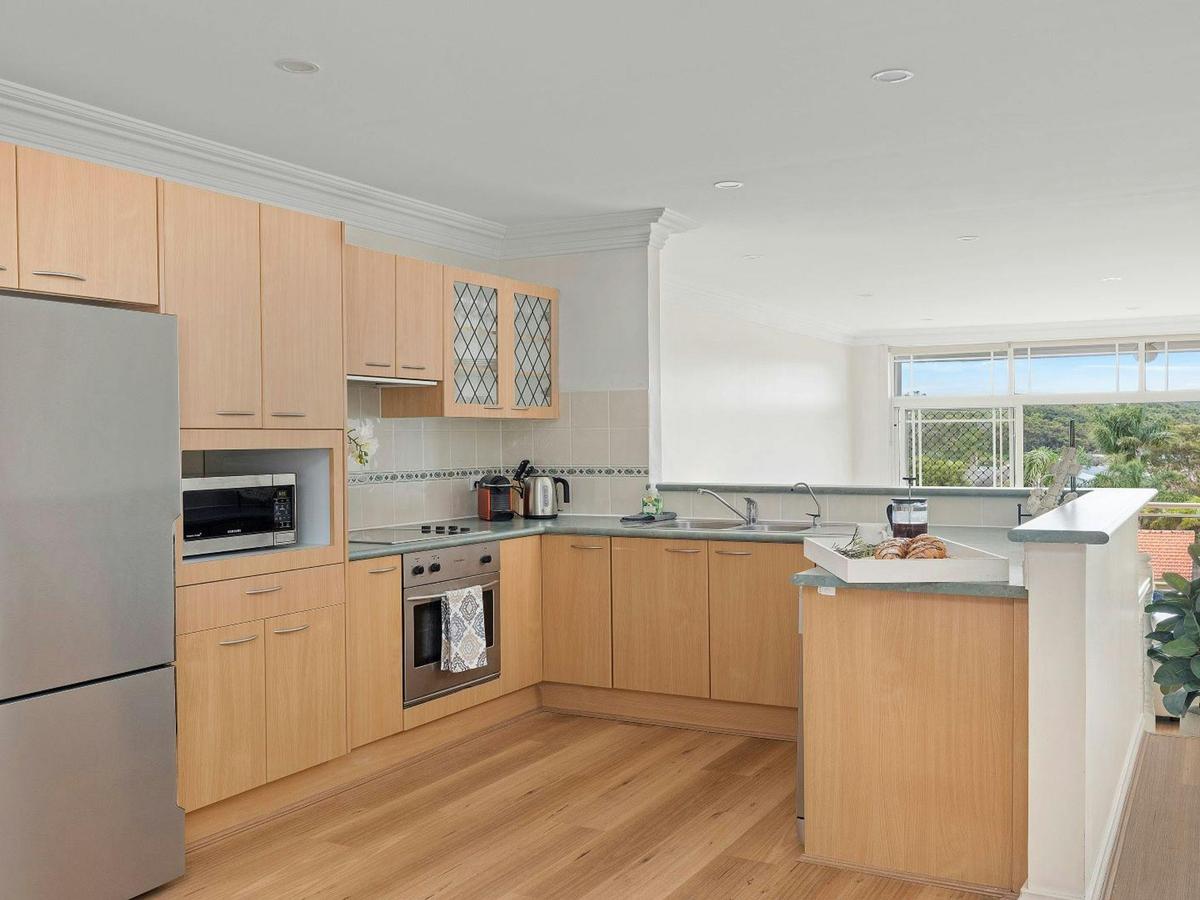 Coffee Machine, Dishwasher, Kitchen, Microwave Oven, Oven, Refrigerator