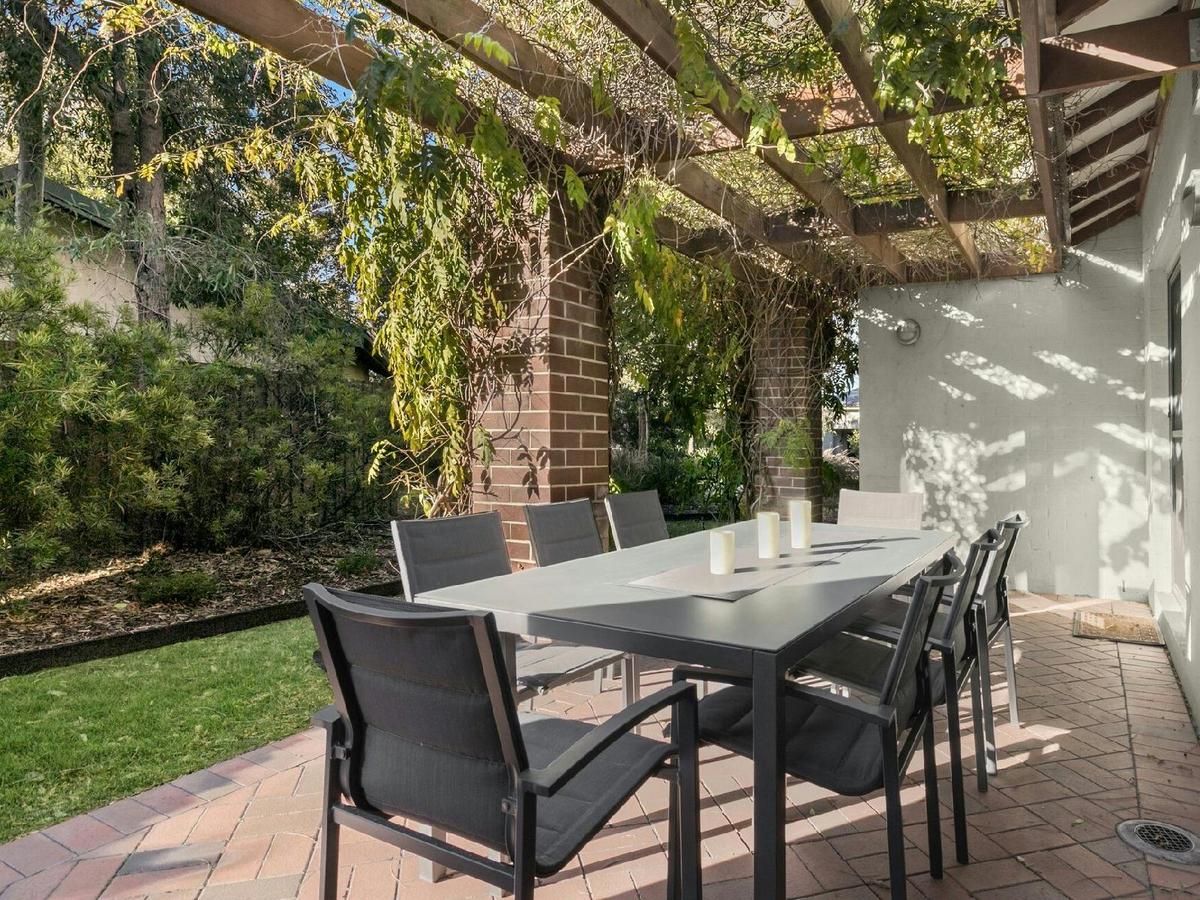 Amaroo Lodge outdoor dining area