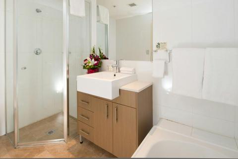 2 bedroom bathroom