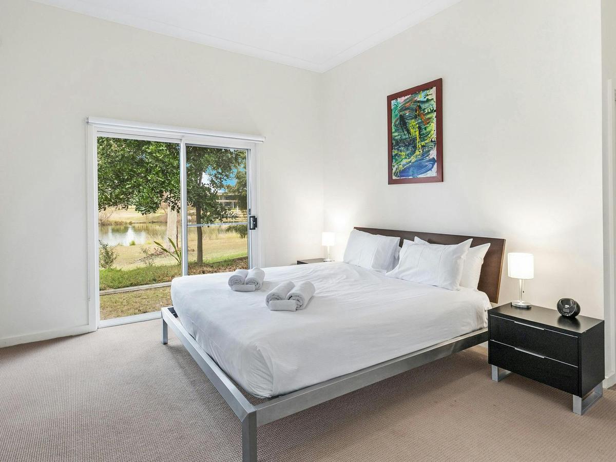 Amber Lakes bedroom