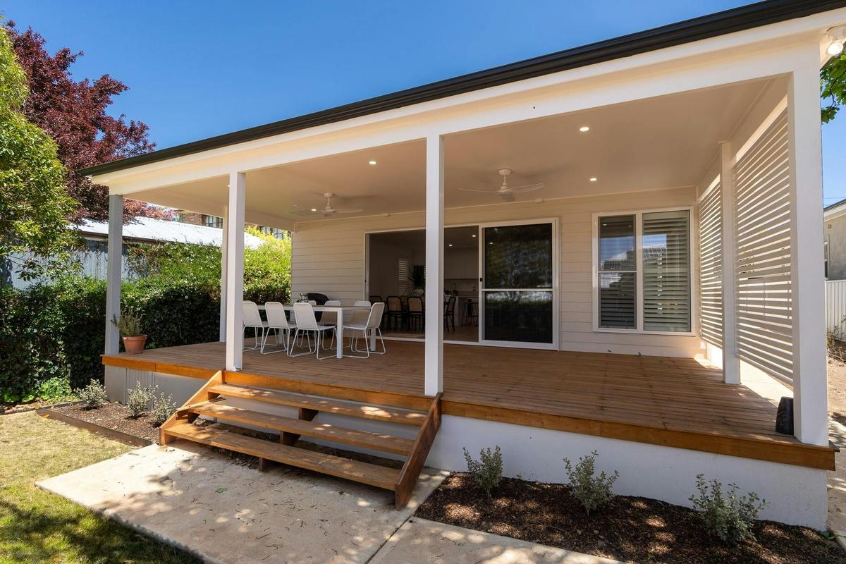 Backyard deck at Amazing Anson